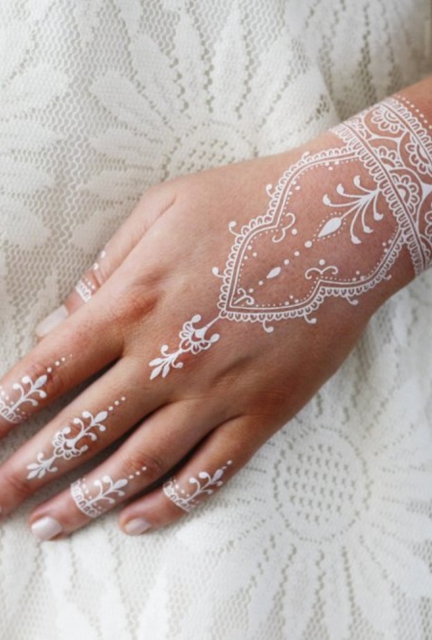  فوائد وأضرار الحناء على بشرة العروس