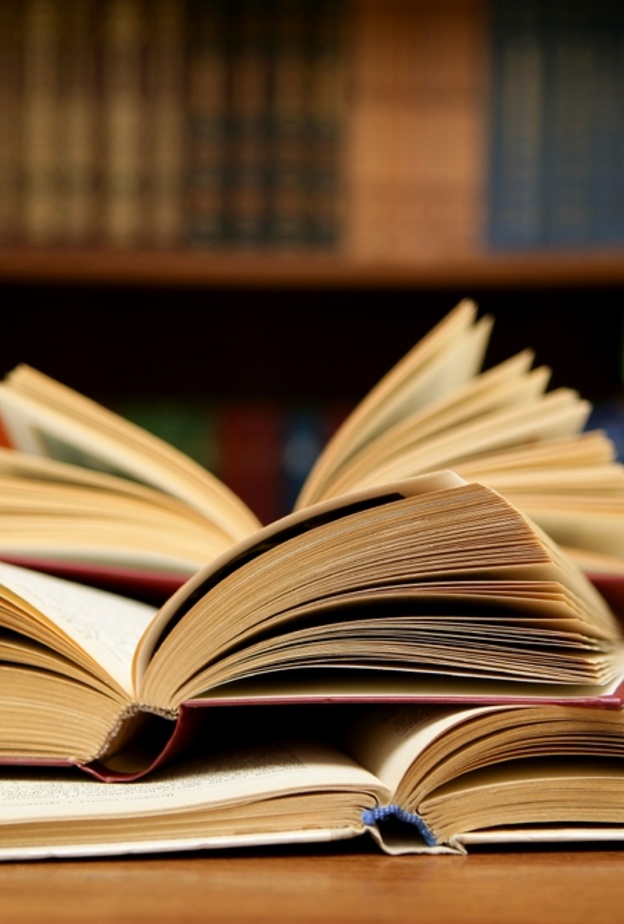  إختاري مجموعة من الكتب فمولود هذا البرج يحبّ القراءة