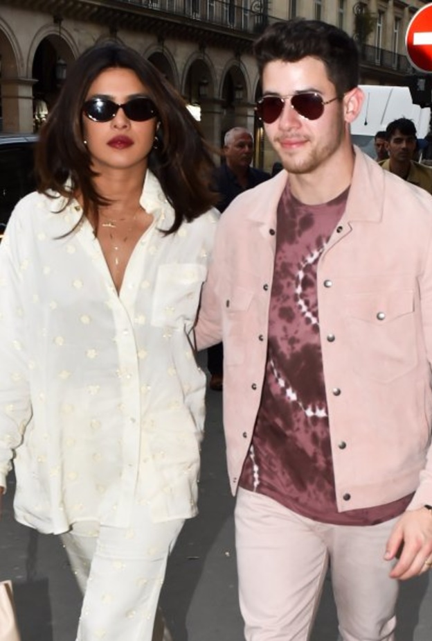 إطلالة بريانكا تشوبرا في باريس