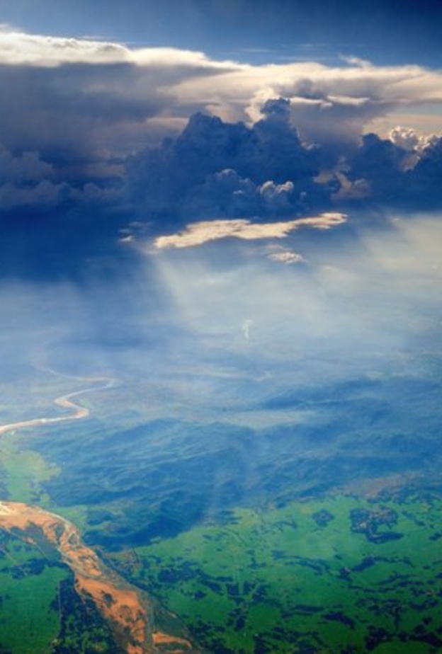 تضم الجزيرة احدى أعلى شواطىء صخريّة في العالم