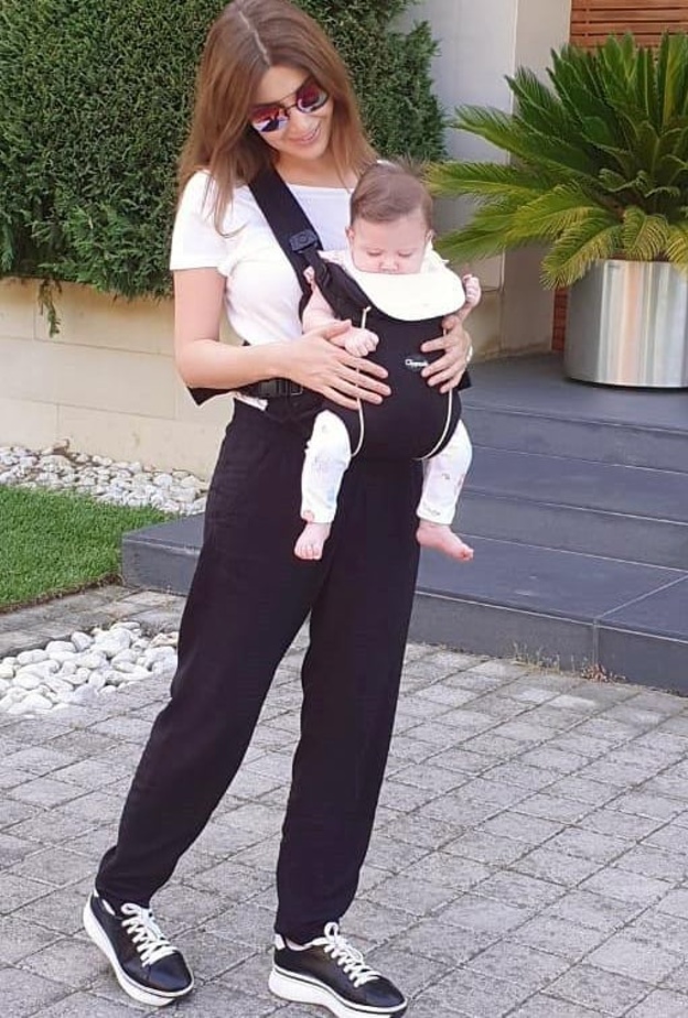 نانسي عجرم تبهج جمهورها بنشر أول صورة لها مع مولودتها ليا