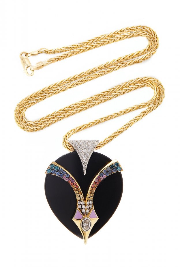 سوار مصنوع من خرزات العقيق الأسود وزينة مذهبة ومزخرفة برسومات من Sydney Evan