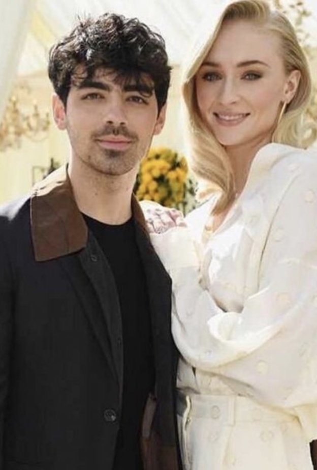 صوفي تيرنر وجو جوناس 