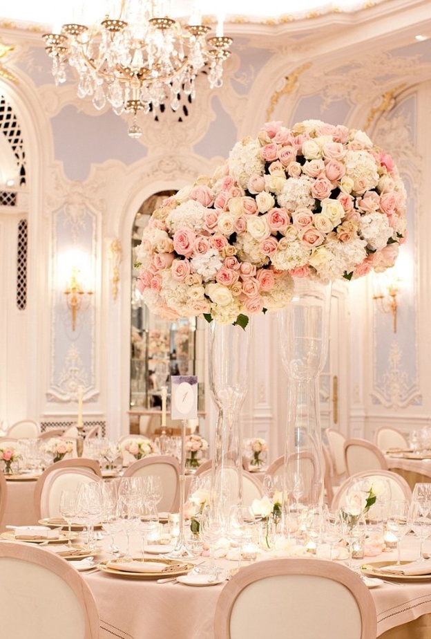 أدخلي اللون الوردي الى فساتين الوصيفات وباقة الورود