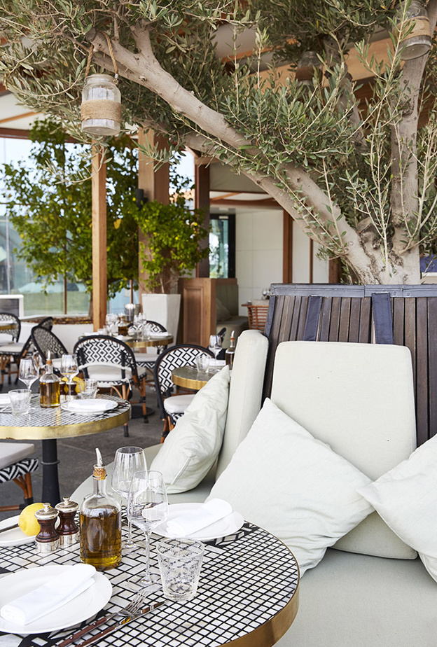 المطعم الفرنسي كارين يكشف عن العريشة الصيفية الجديدة في دبي