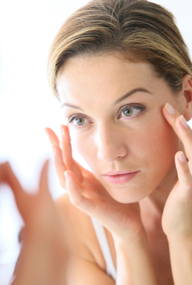 علامات الشيخوخة المبكرة عند النساء وطرق الوقاية منها