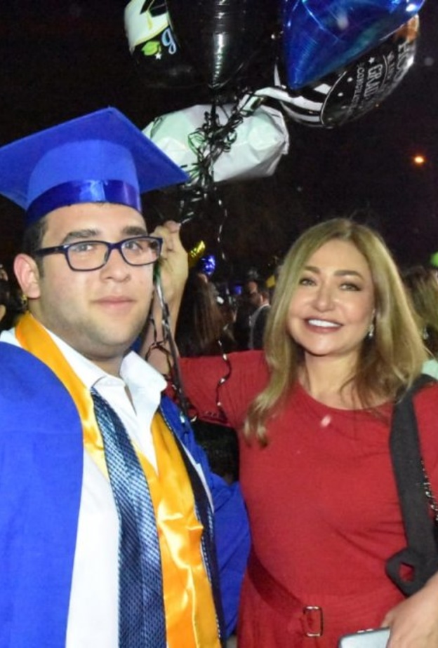 ليلى علوي وابنها