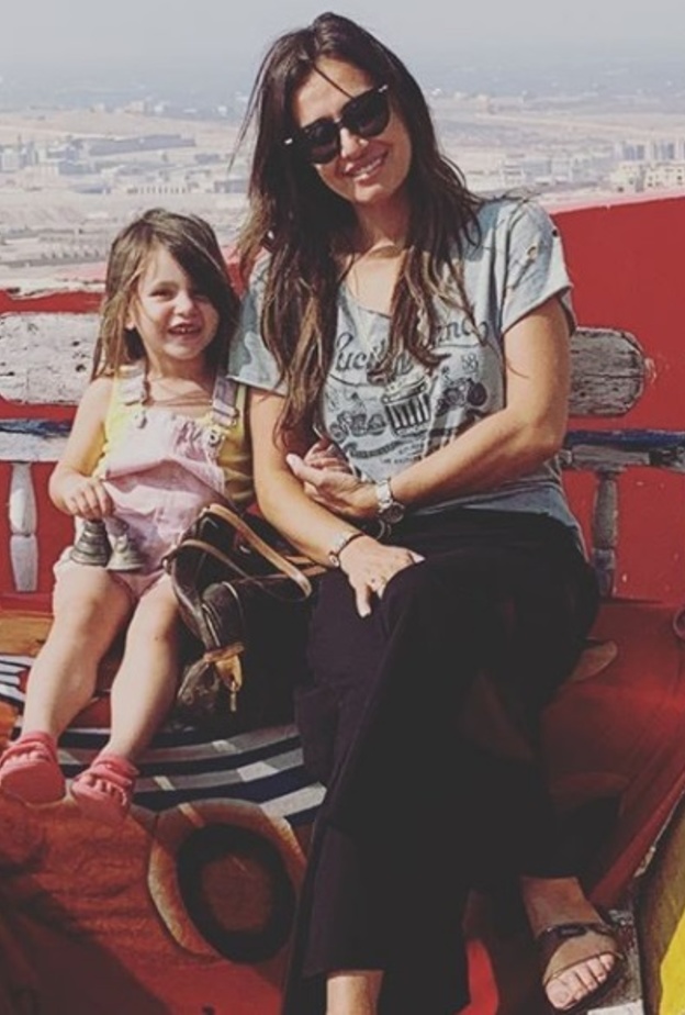 حلا شيحة وابنتها عائشة