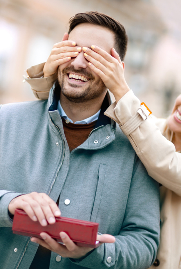 أفضل الهدايا التي تسعد الزوج