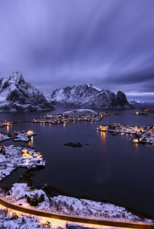 ارين قرية صيد جميلة أخرى توجد في أرخبيل جزر لوفوتن وتحديدا في الجزء الخارجي من الأرخبيل