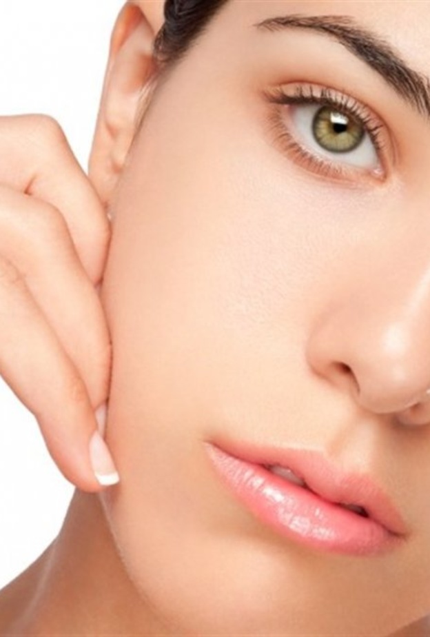 ماسكات طبيعية من الكركديه للعناية بالبشرة الدهنية