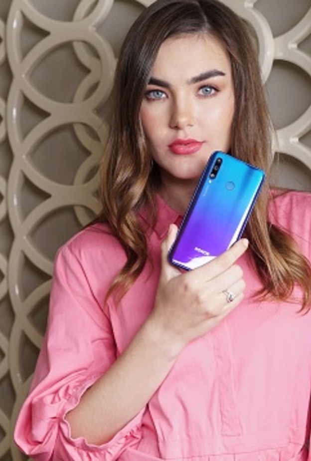 تعرفي على مزايا كاميرا هاتف HONOR الجديد HONOR 10i