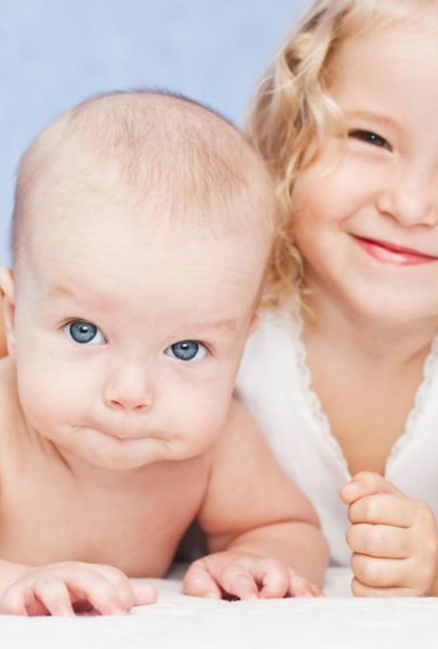 4 أمور تجعل الطفل لا يغار من شقيقه الرضيع