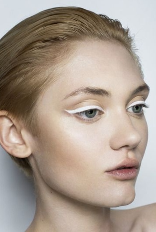 اعتمدي الآيلاينر الأبيض مع ألوان ظلال العيون