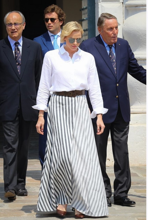 إطلالة ساحرة لشارلين أميرة موناكو بتصاميم كاجوال