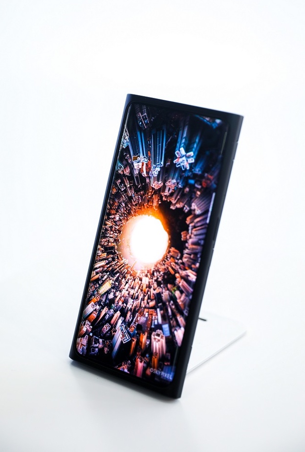 OPPO تكشف عن تقنية "الكاميرا تحت الشاشة" المبتكرة 