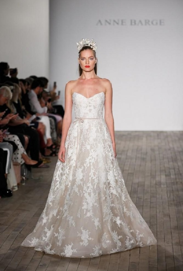 فستان من  temperley