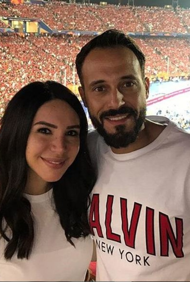 يوسف الشريف مع زوجته انجي علاء