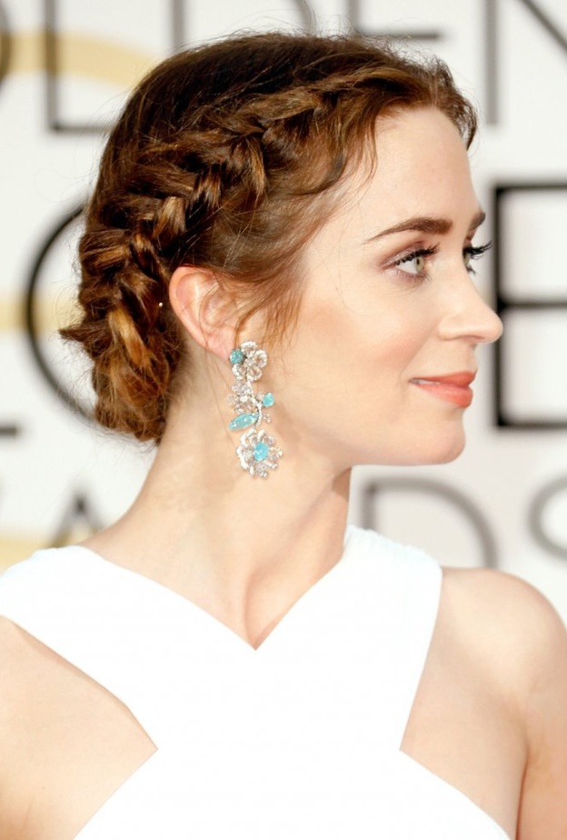 تسريحة شعر مرفوع Updoمستوحاة من بريانكا شوبرا 