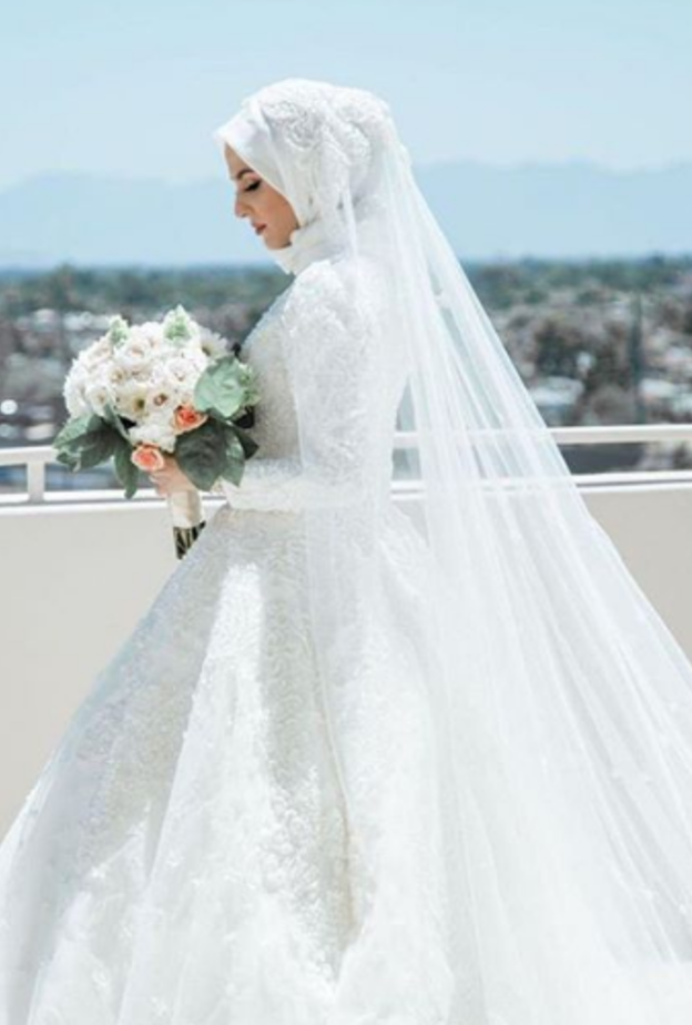 لفات طرح العروس المحجبة متنوعة