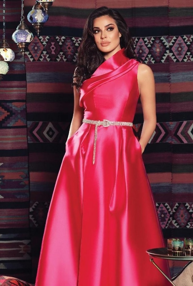  فساتين خطوبة باللون الوردي مستوحى من النجمة بلقيس