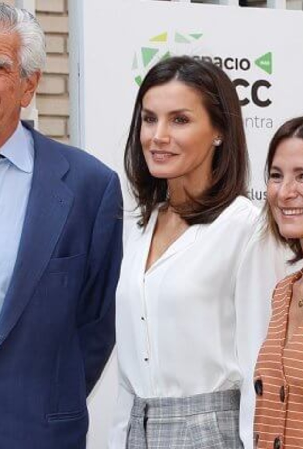 الملكة ليتيزيا بإطلالة أنيقة