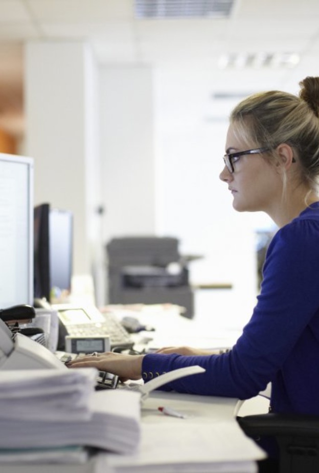 إدمان العمل وتأثيرة على صحة المرأة وحالتها النفسية