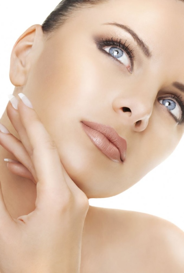 استفيدي عزيزتي من خصائص العسل مع الرمان للعناية بالبشرة