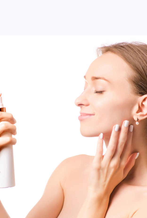 استخدمي رذاذ تثبيت المكياج الطبيعي