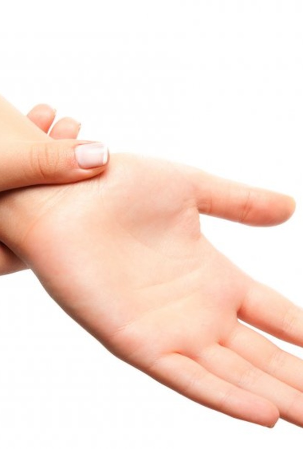 عند كسر معصم اليد يجب عدم تحريك الجزء المصاب