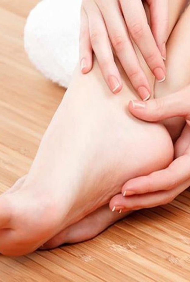 العناية بالقدمين من أهم طرق الوقاية من القدم السكرية