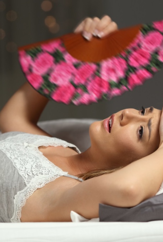 اسباب التعرق الليلي للنساء وطرق علاجه