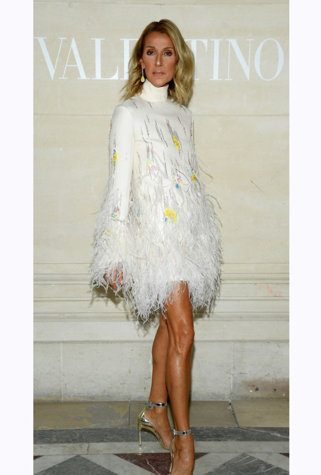 إطلالة راقية للجميلة ‏KATE BOSWORTH‏ مع البنطلون الواسع والبراق ونسّقته مع البلوز الساتان ‏الزهرية من ‏Sally LaPointe ‎