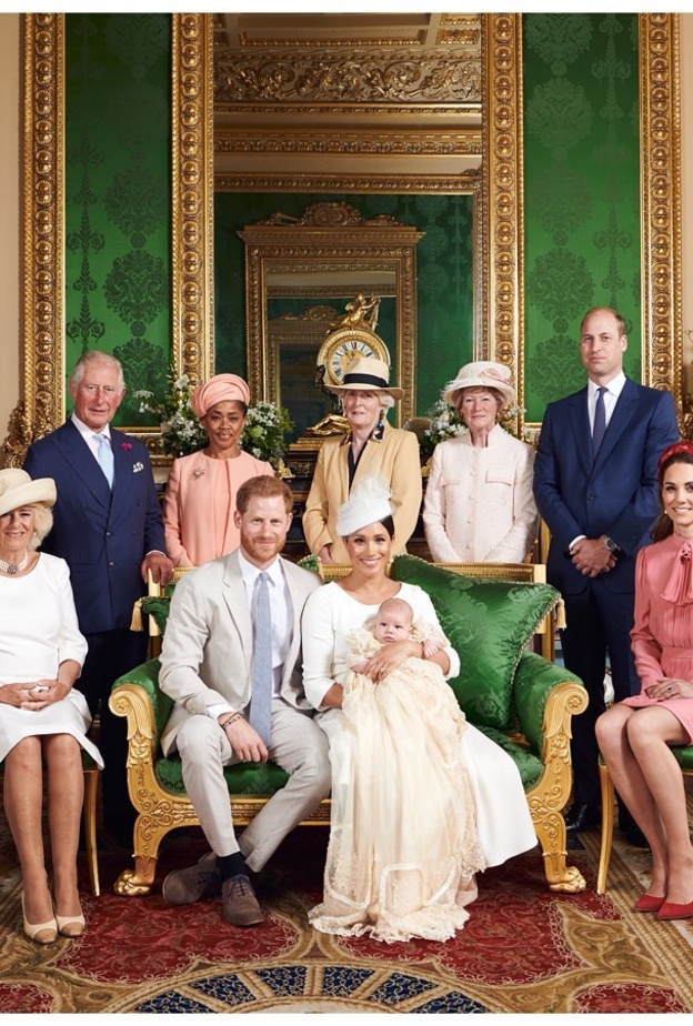 الصور الأولى من تعميد أرشي هاريسون