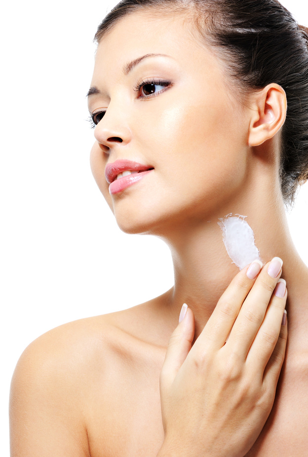 تعرفي على طرق الحفاظ على جمال العنق