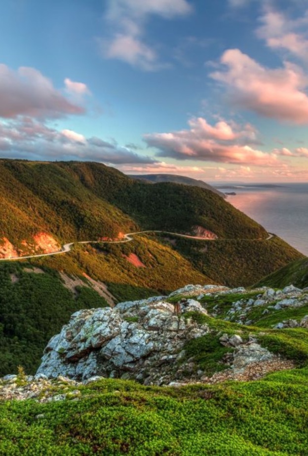 افضل 10 وجهات لشهر العسل في 2019 - ركوب الدراجات في نوفا سكوتيا كندا