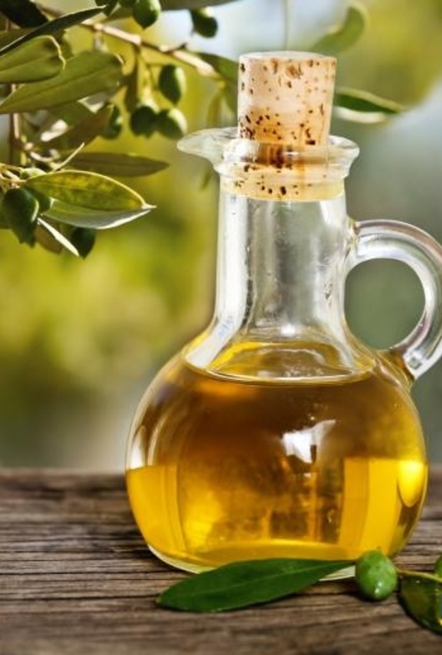 فرك اللثة بزيت الزيتون يعالج النزيف