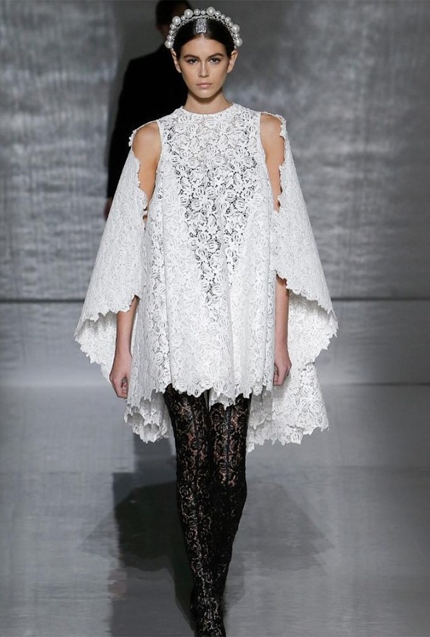 فستان من Givenchy