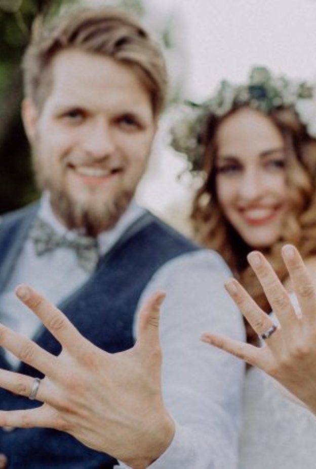 رجل السرطان حساس ورقيق وعاطفي جداً ويمكنه تفهّم احتياجات امرأة الحوت