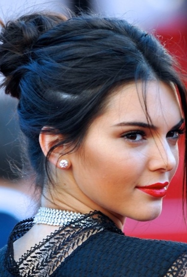 إميلي راتاكوسكي Emily Ratajkowki بالتسريحة