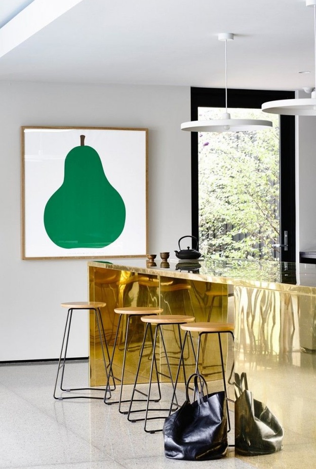  اللون الذهبي البراق في ديكور المطبخ العصري