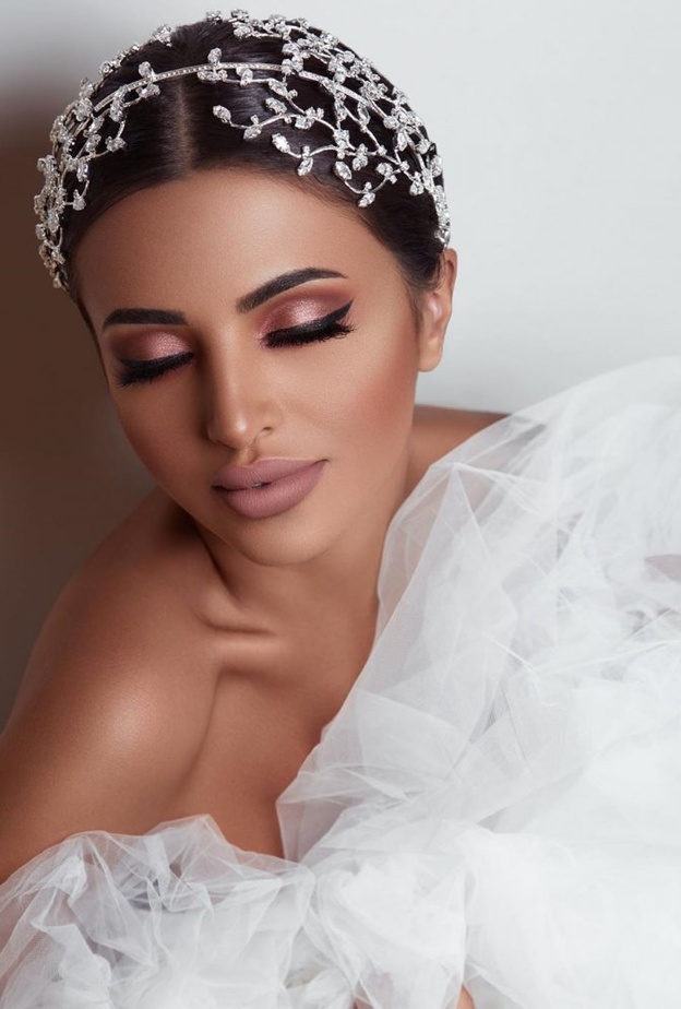 أحدث ألوان المكياج الخليجي لعروس 2019 مستوحاة من خبيرة التجميل حنان النجادة
