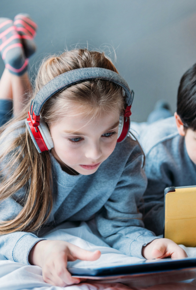 الأجهزة الإلكترونية ومخاطرها على الأطفال وطرق الوقاية منها 