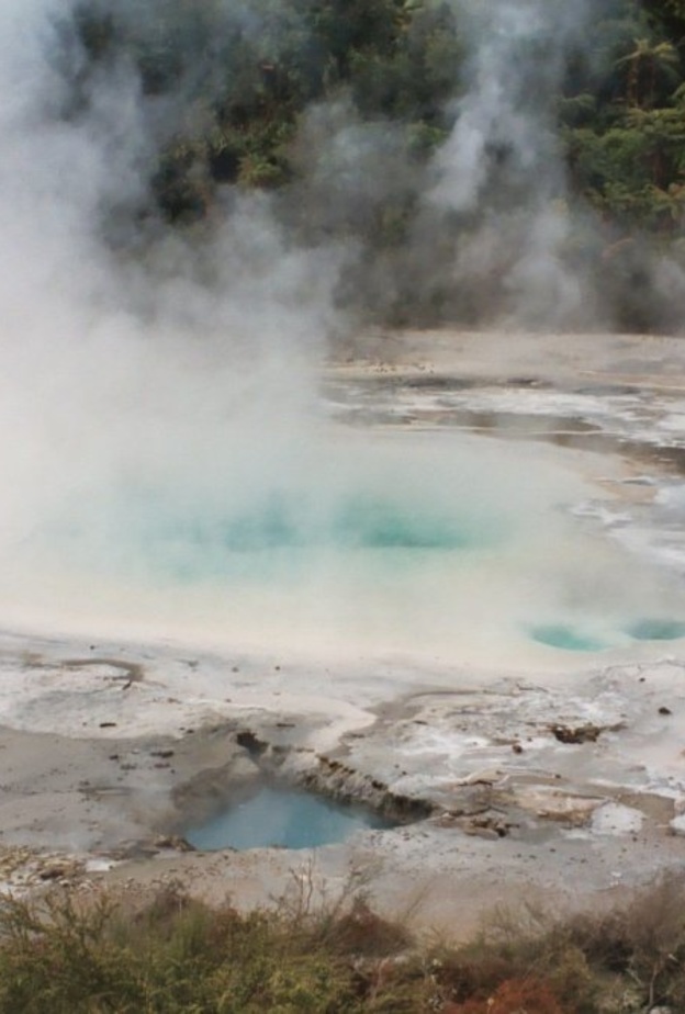 افضل ينابيع ساخنة في العالم لشهر العسل