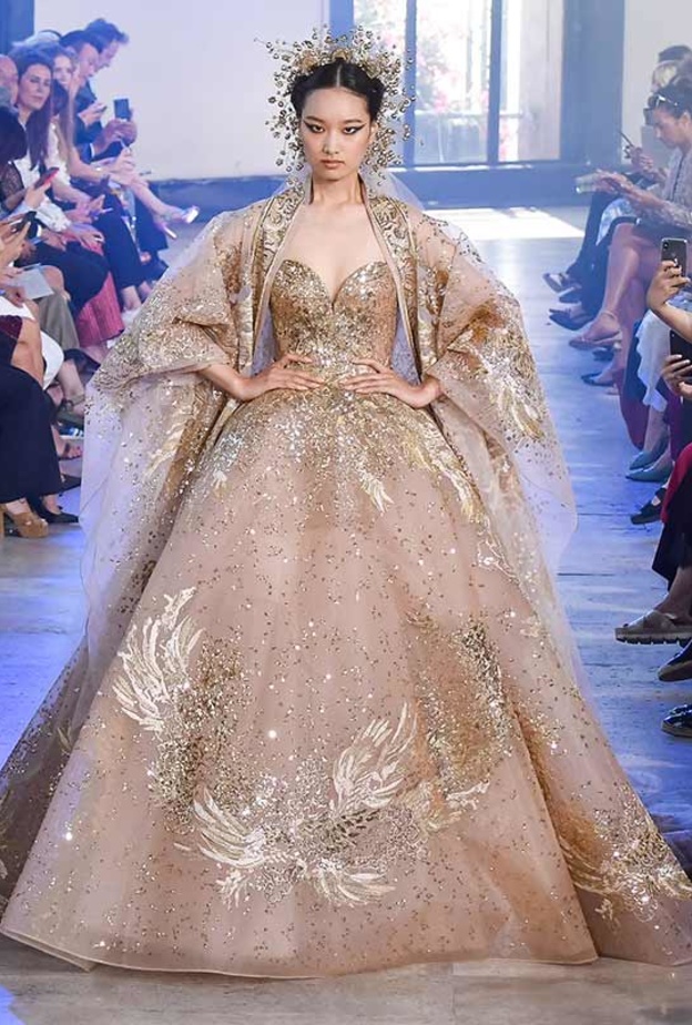 فستان من ايلي صعب