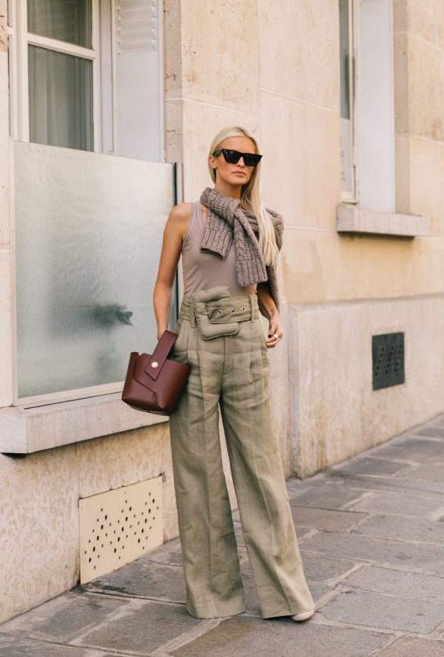 تصاميم ملونة من حقائب اليد مصنوعة من الخشب والبلاستيك