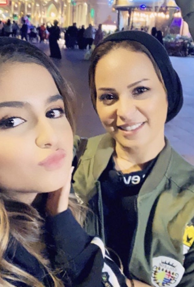 منى السابر وابنتها