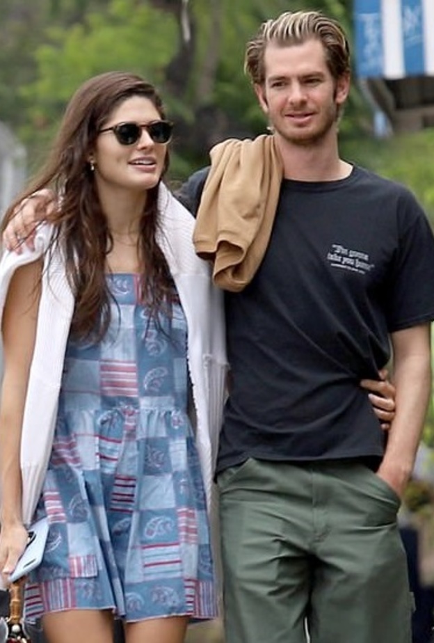 أندرو جارفيلد وحبيبته الجديدة