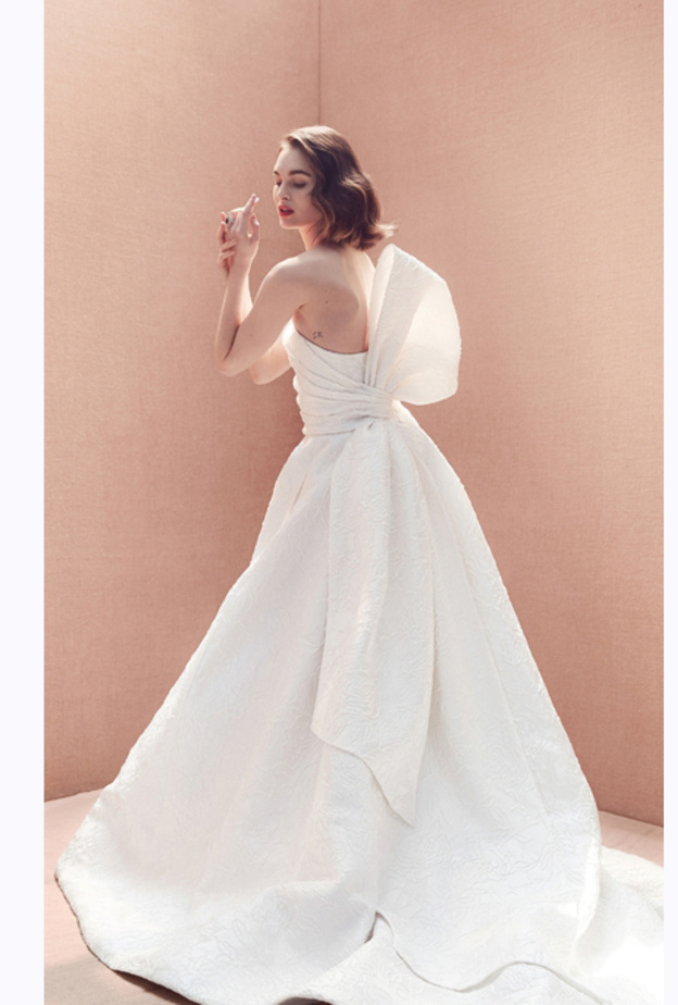 فستان من carolina herrera