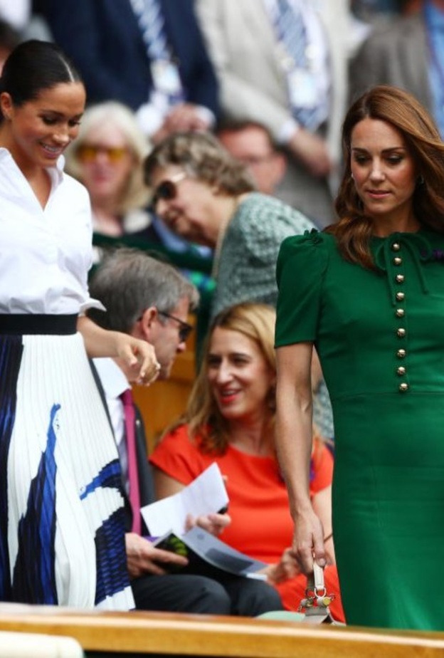 خطفت كيت وميغان جنباً إلى جنب الأنظار بأزيائهما